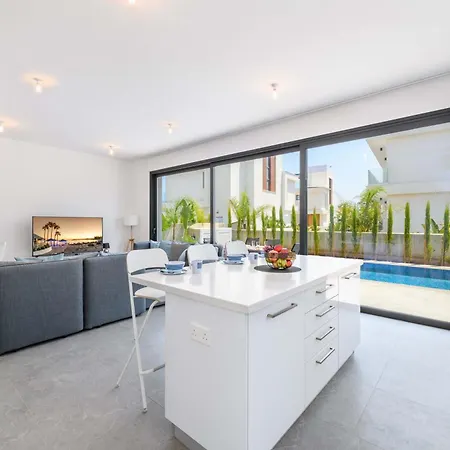 By The Nova Seaview *