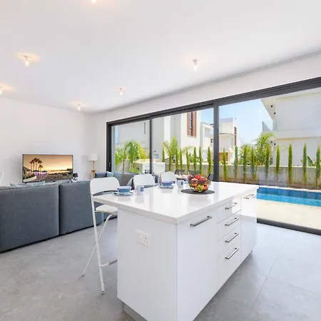 Villa By The Nova Seaview *