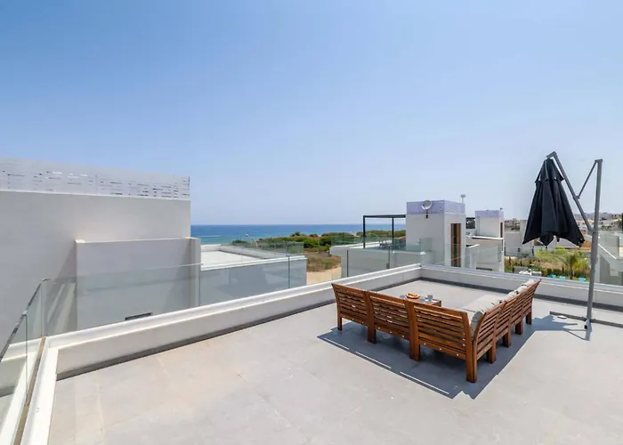 By The Nova Seaview * Πρωταράς