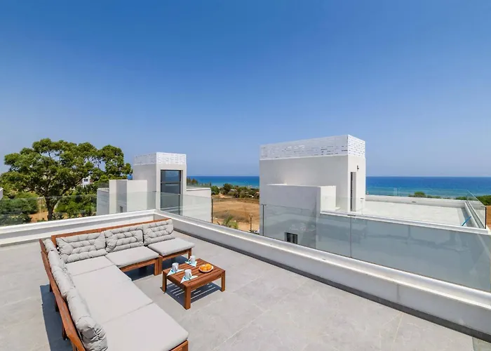 By The Nova Seaview Vila