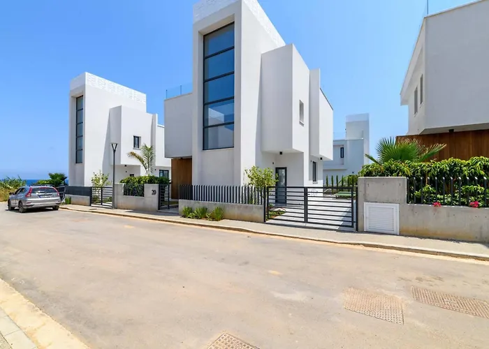 By The Nova Seaview Vila