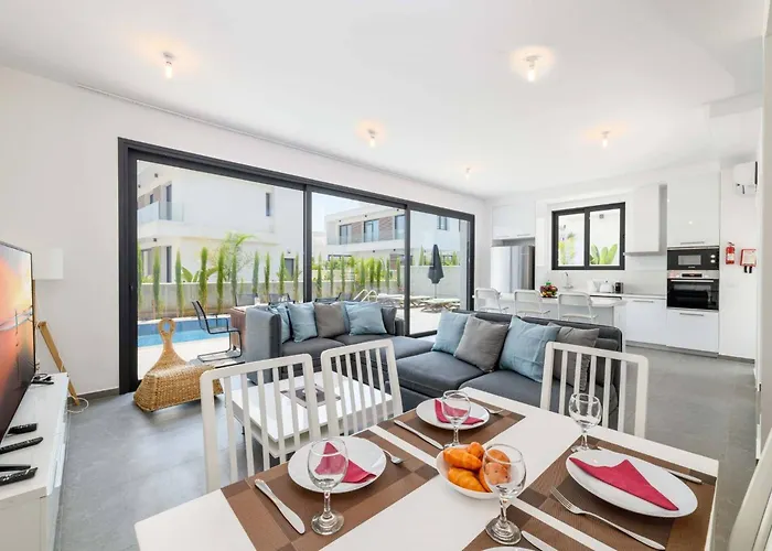 Villa By The Nova Seaview *