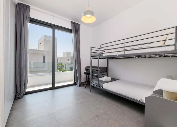 By The Nova Seaview *